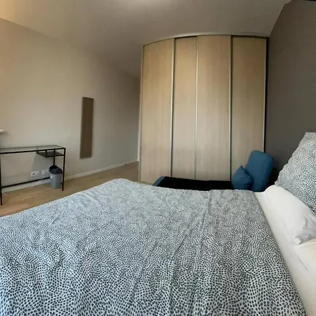 Apartment 2 Bedroom 2 Min Walk To Metro, Gustave Roussy, Parking