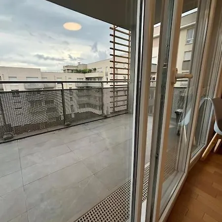Apartment 2 Bedroom 2 Min Walk To Metro, Gustave Roussy, Parking Villejuif